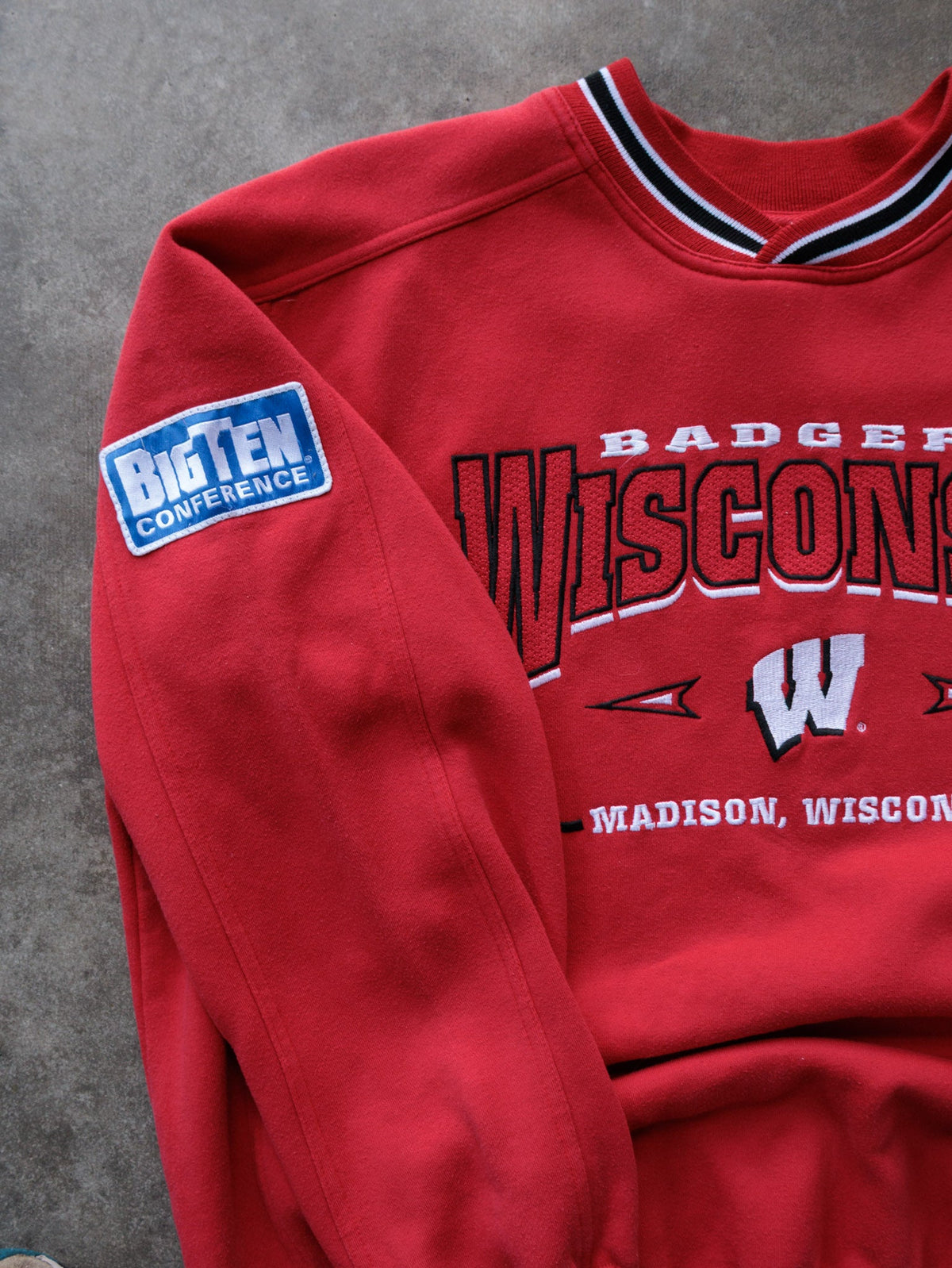 Vintage 90s Red Wisconsin Badgers Lee Sport Sweatshirt (L)