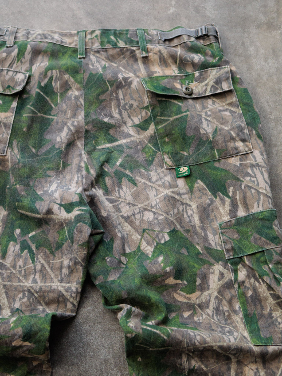 Vintage 90s Green Camo Mossy Oak Cargo Pants (L)