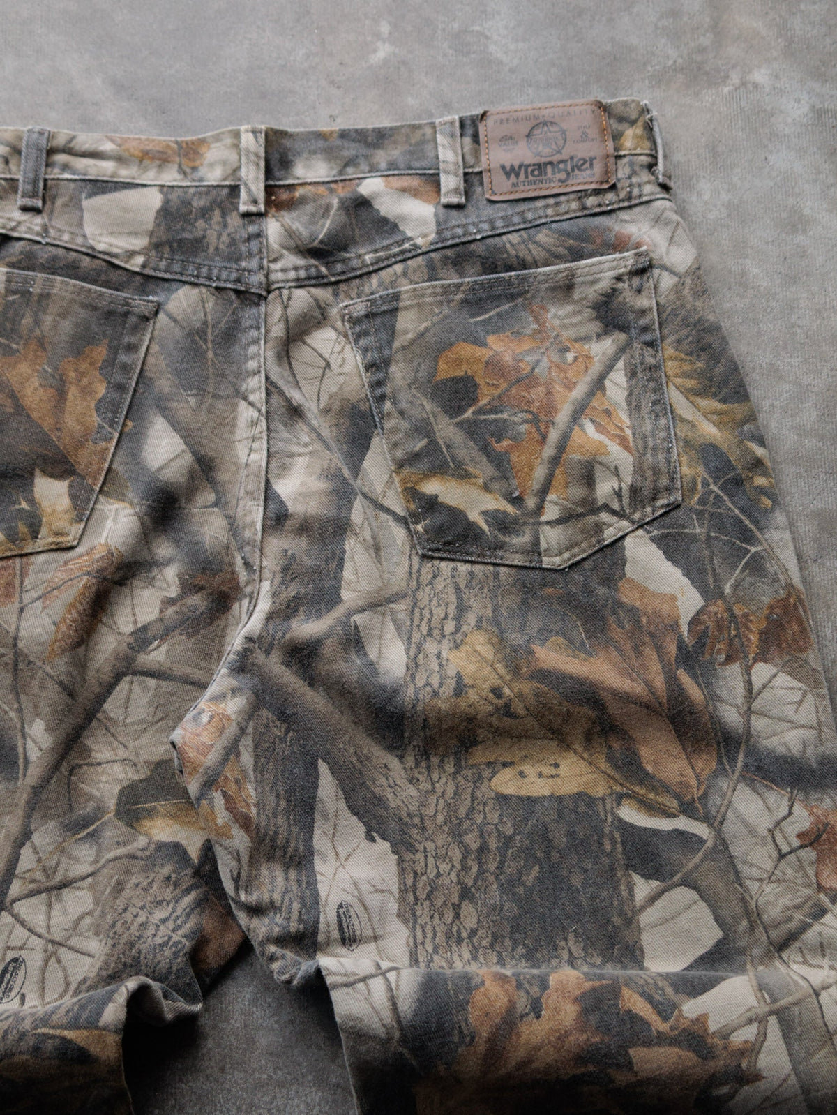 Vintage 90s Brown Realtree Hardwoods Camo Wrangler Pants (W38)