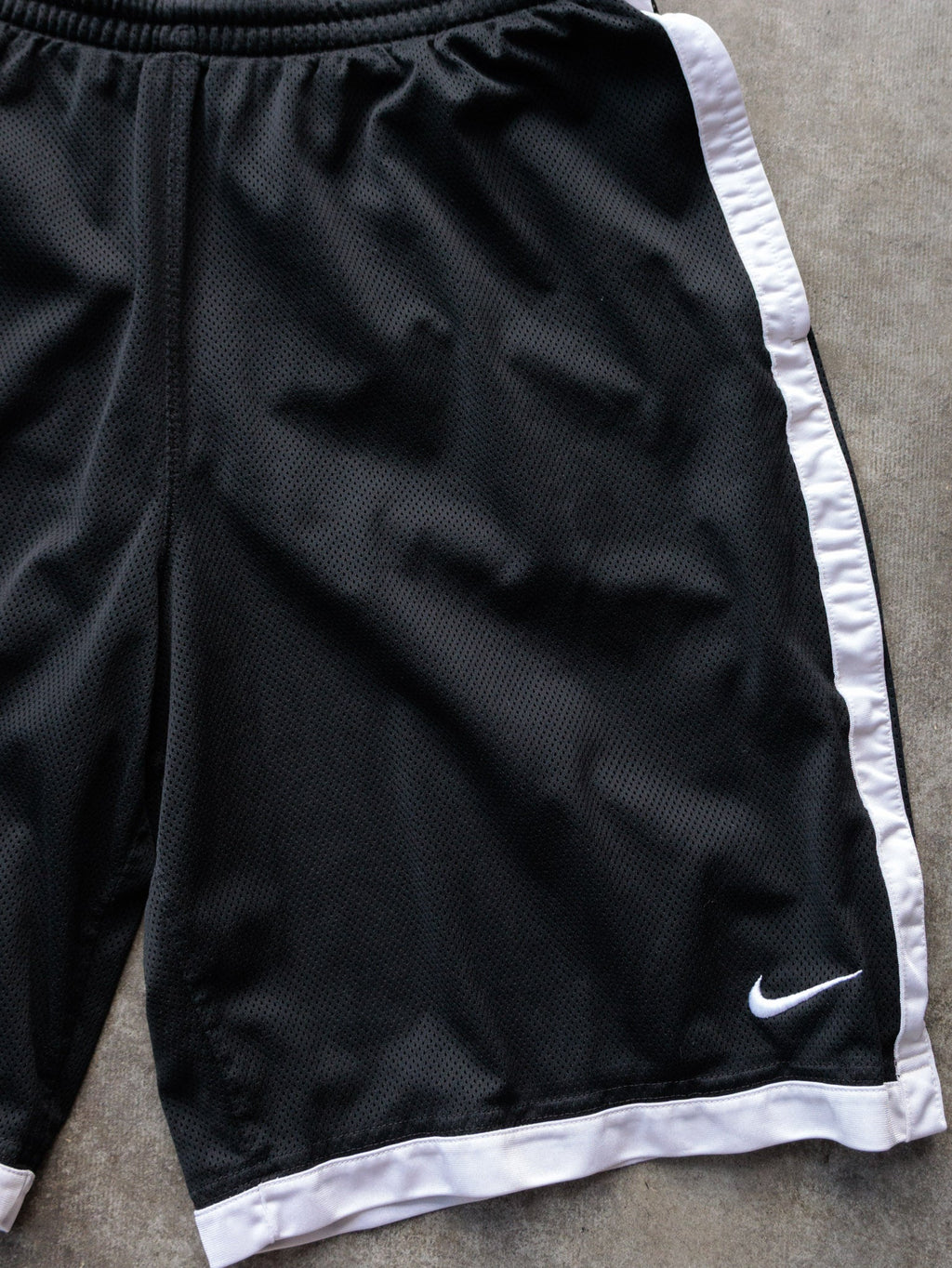Vintage Black Nike Basketball Mesh Shorts (L)