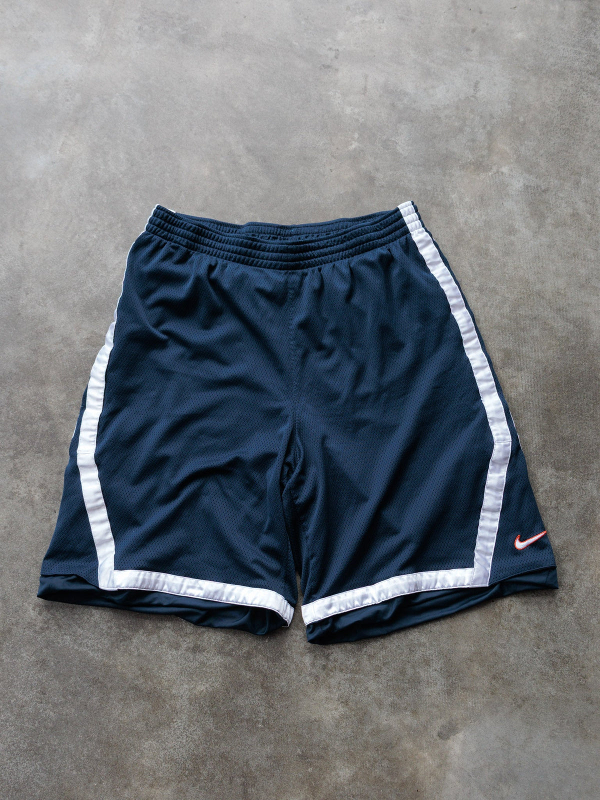 Vintage 00s Navy Nike Mesh Shorts (XL)