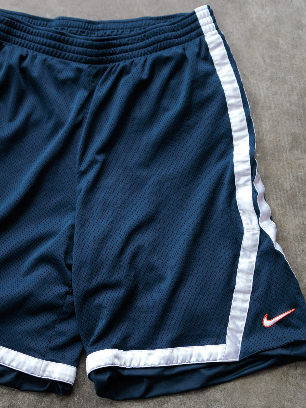 Vintage 00s Navy Nike Mesh Shorts (XL)