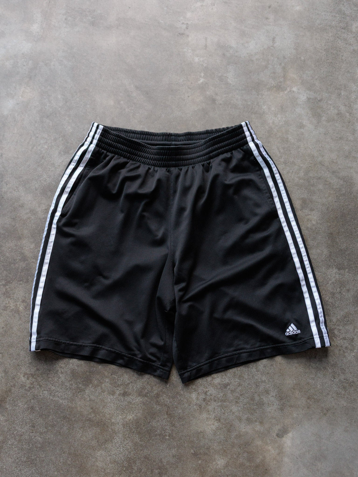Vintage 00s Black Adidas Mesh Shorts (L)
