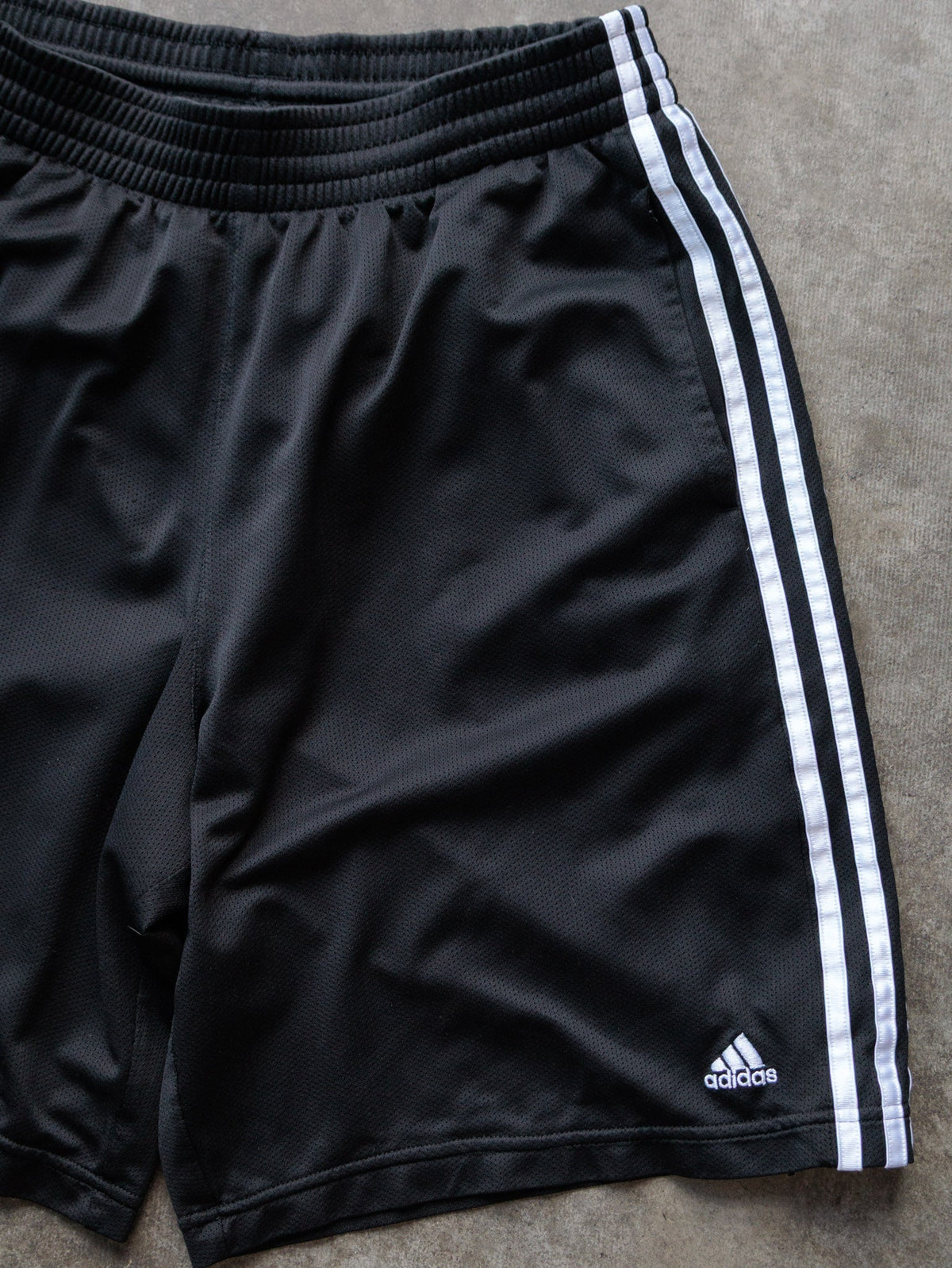 Vintage 00s Black Adidas Mesh Shorts (L)