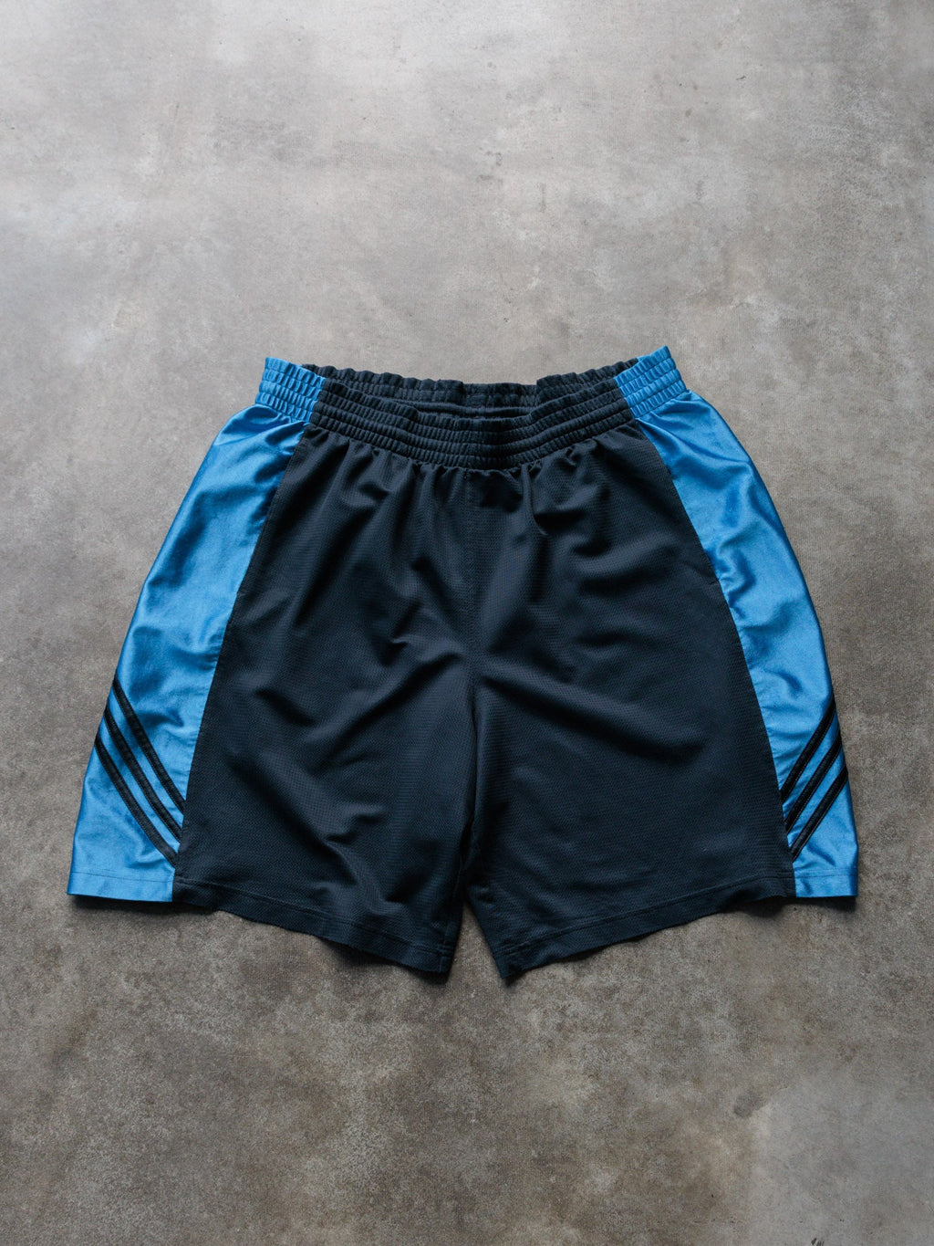 Vintage 00s Navy Adidas Shorts (XL)
