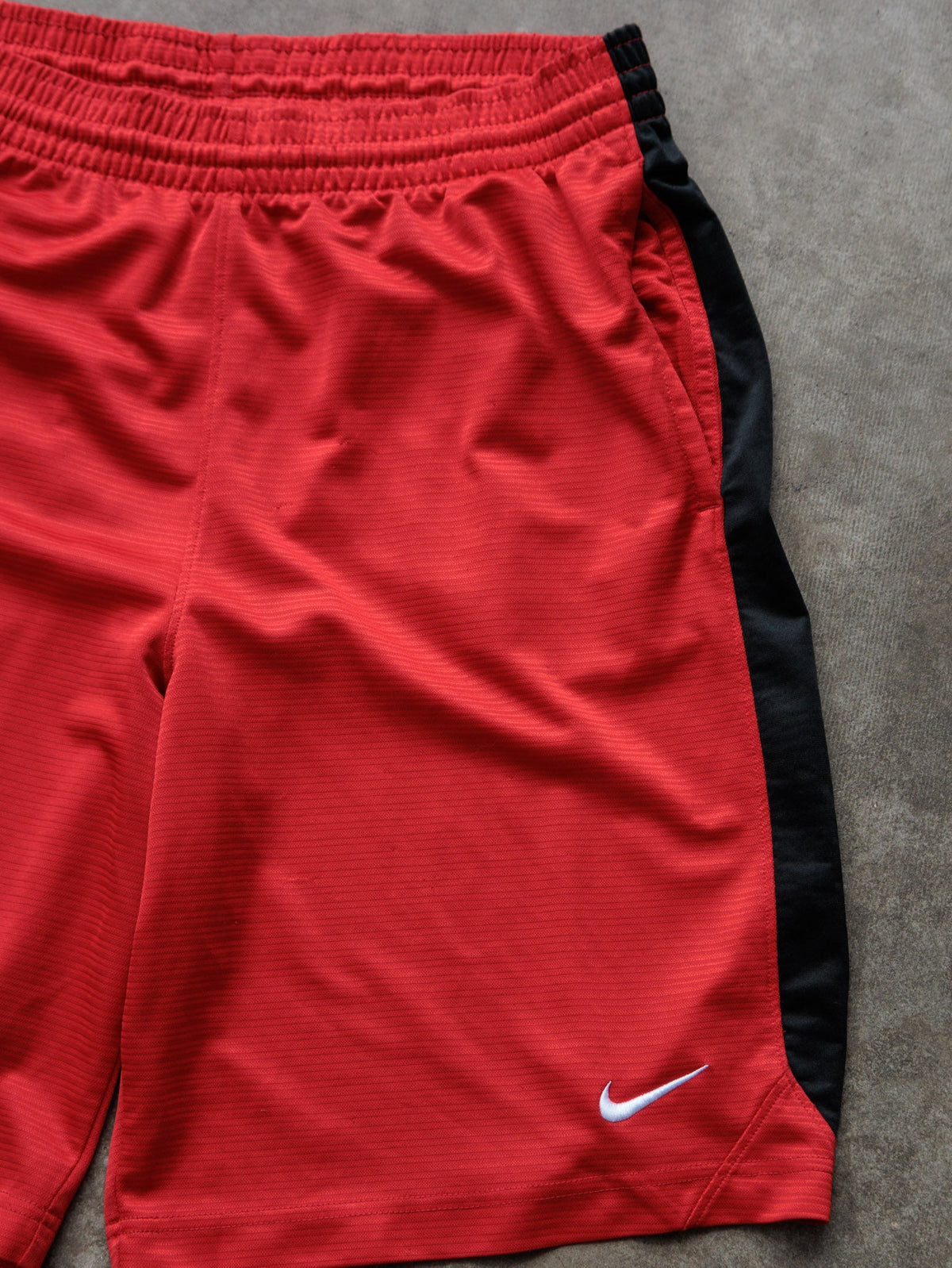 Vintage 00s Red Nike Shorts (L)