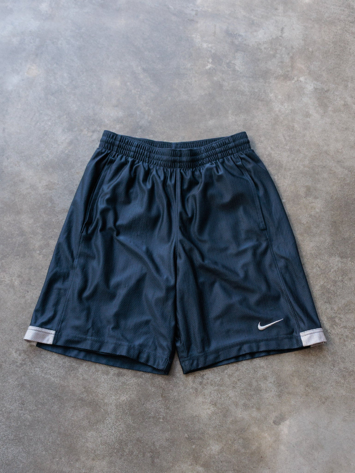 Vintage 00s Navy Nike Shorts (S)