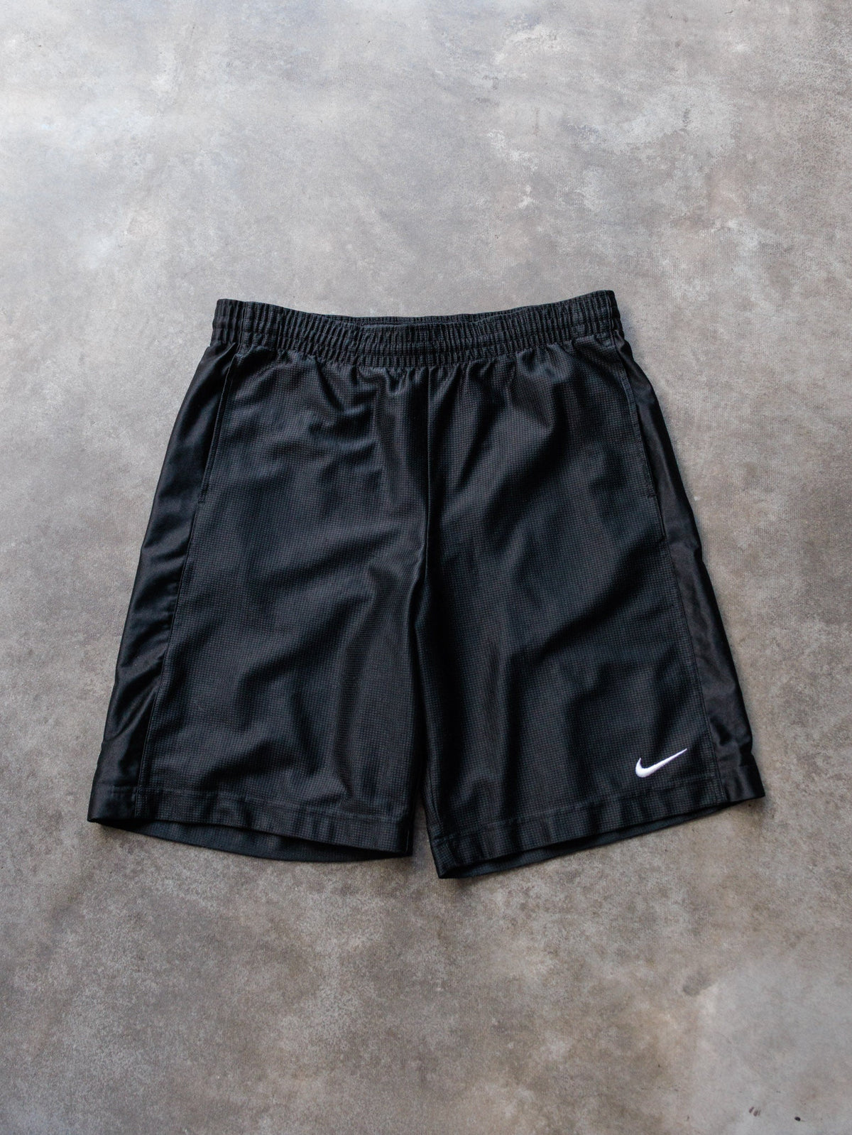 Vintage 00s Black Nike Basketball Shorts (M)