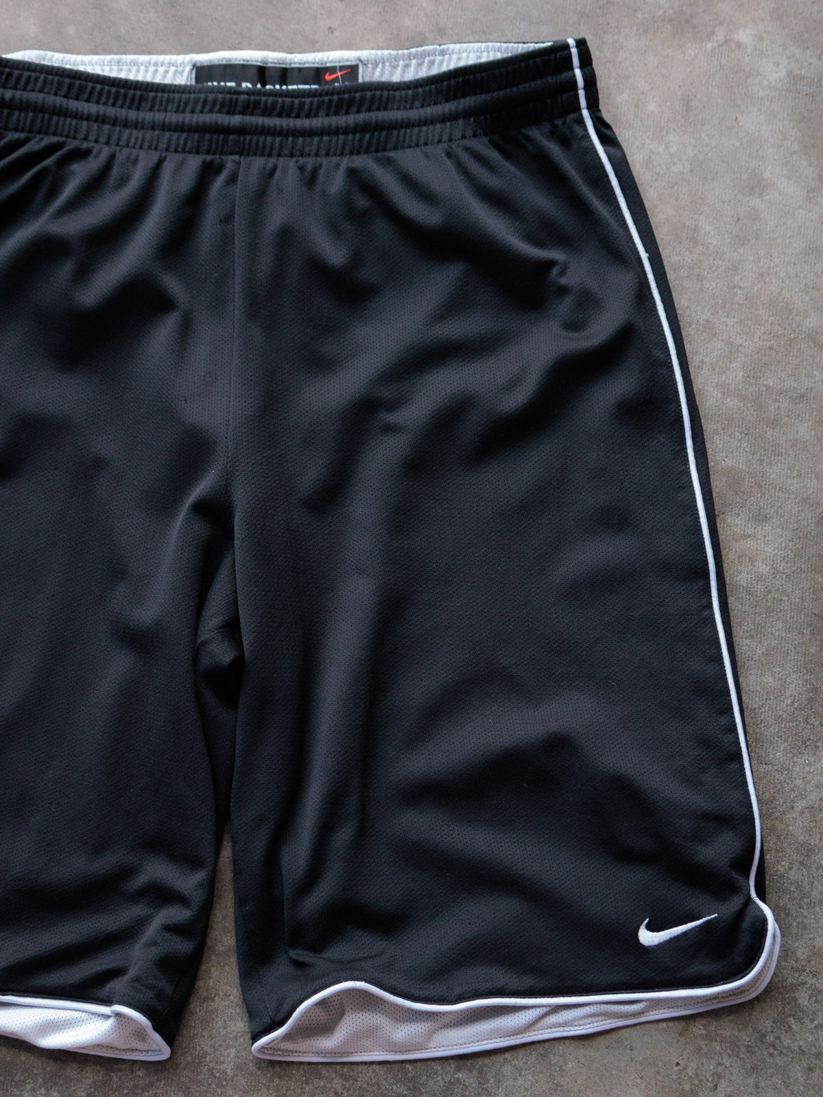 Vintage Black & White Nike Reversible Mesh Basketball Shorts (M)