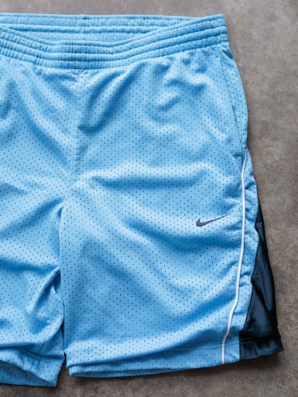 Vintage 00s Blue Nike Mesh Shorts (M)