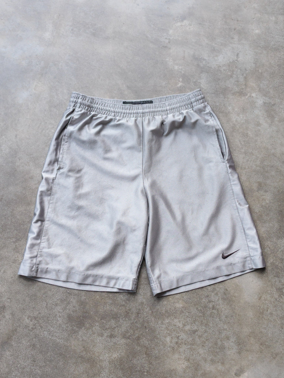 Vintage 00s Grey Nike Basketball Shorts (M)