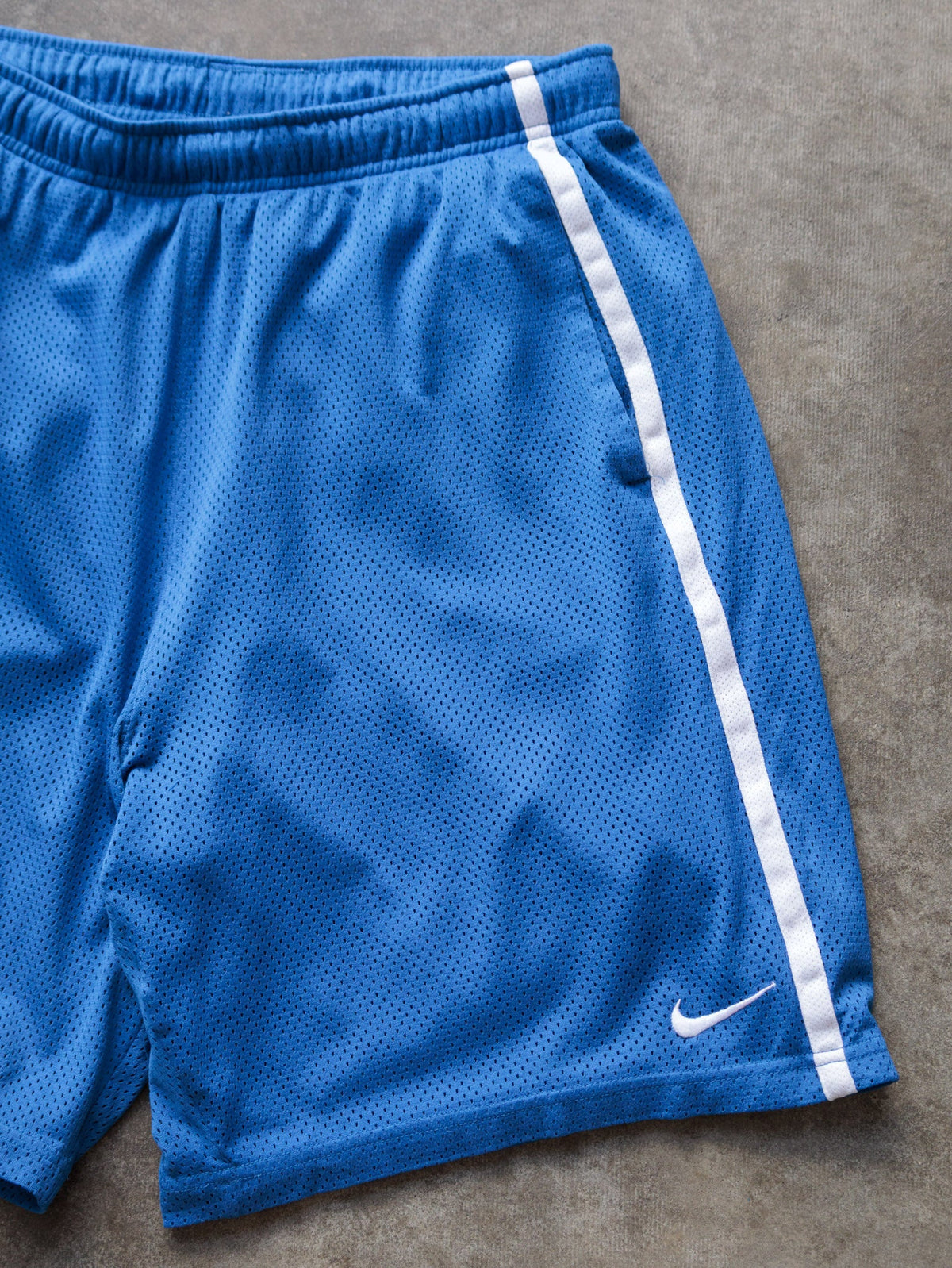 Vintage 00s Blue Nike Mesh Shorts (L)