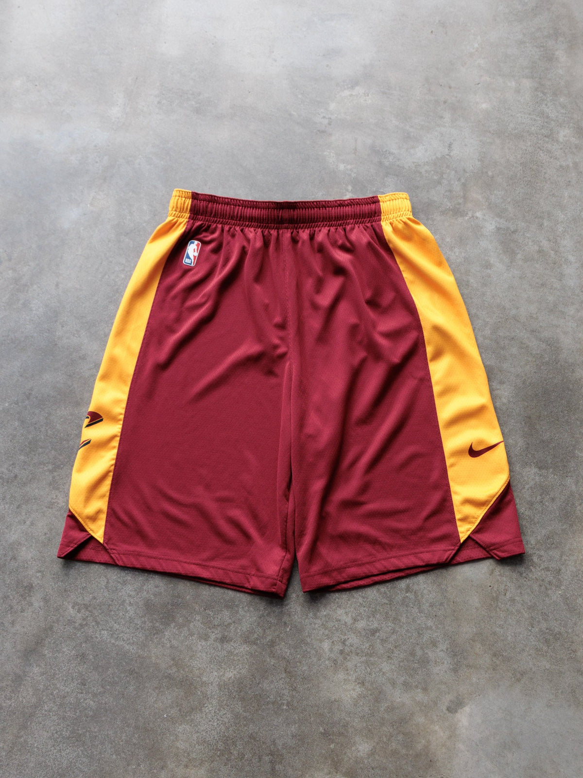 Red Nike Cleveland Cavaliers Basketball Shorts (L)