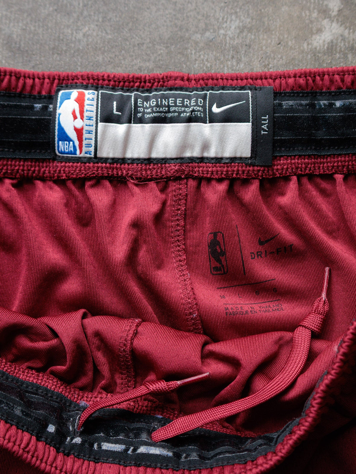 Red Nike Cleveland Cavaliers Basketball Shorts (L)