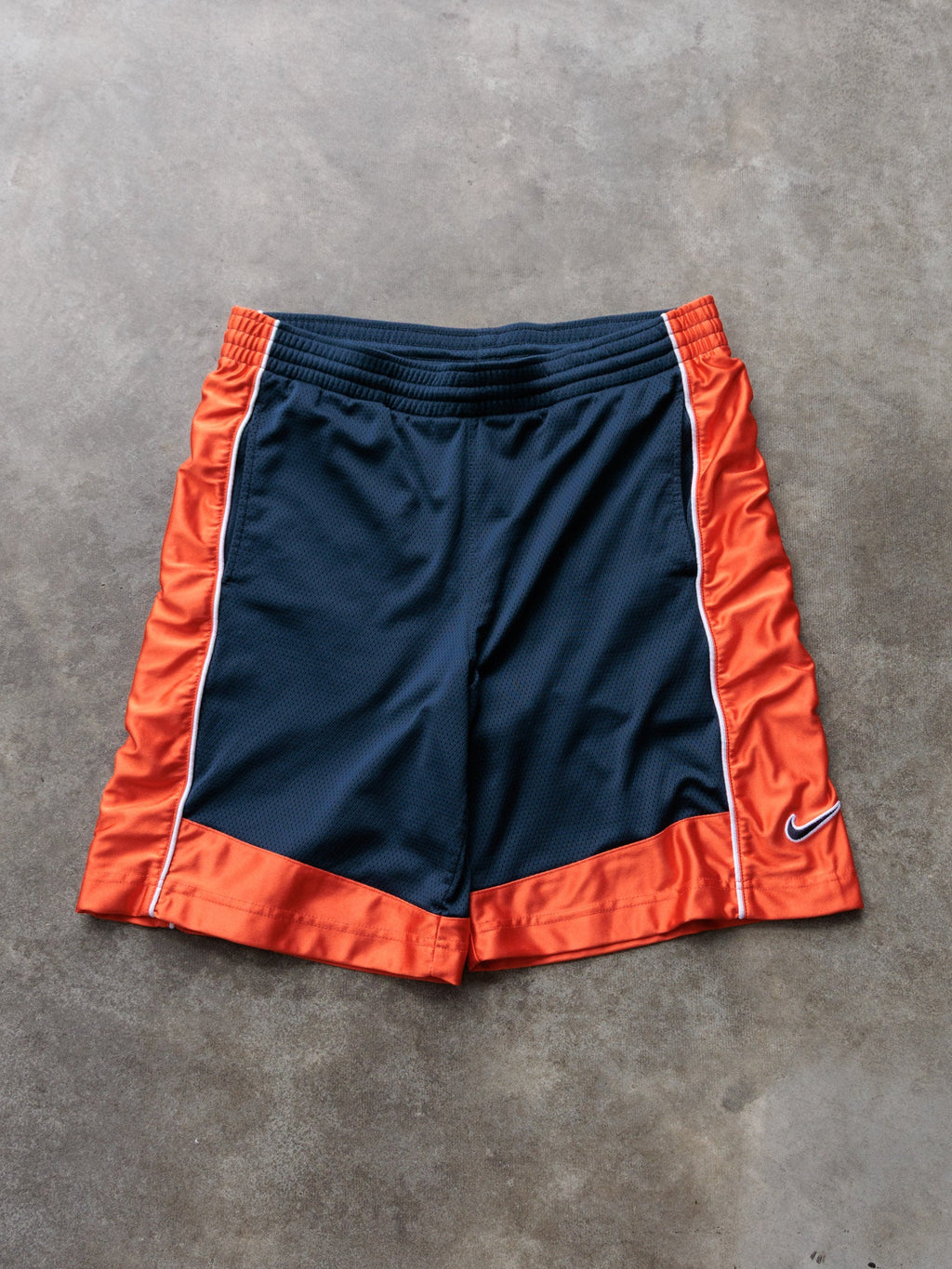 Vintage 00s Navy Nike Mesh Shorts (M)