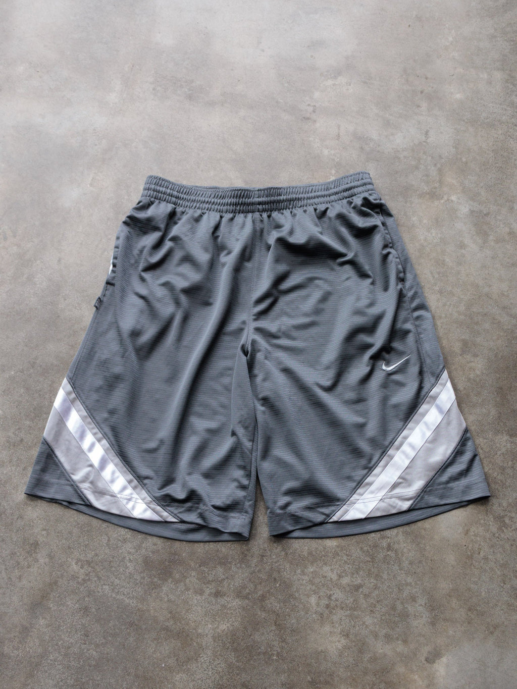 Vintage 00s Grey Nike Shorts (XL)
