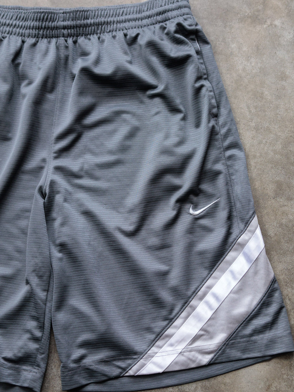 Vintage 00s Grey Nike Shorts (XL)