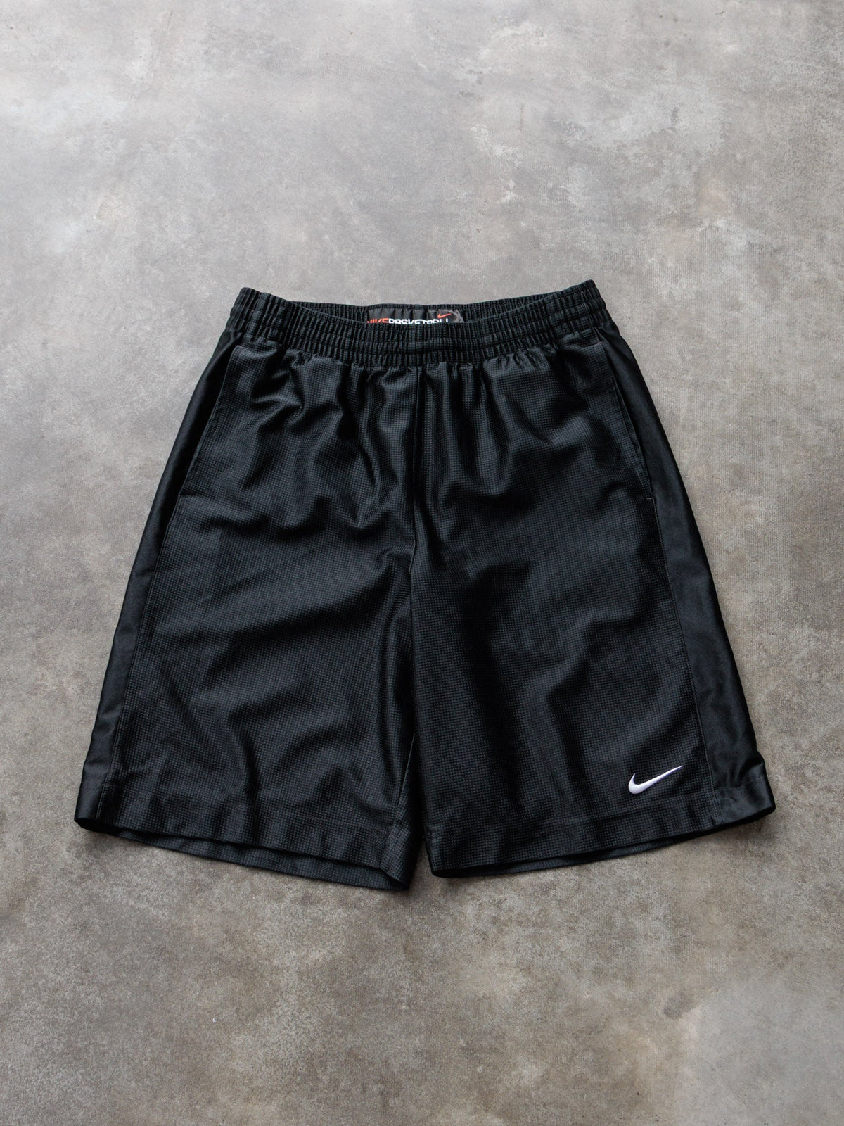 Vintage 00s Black Nike Basketball Shorts (M)