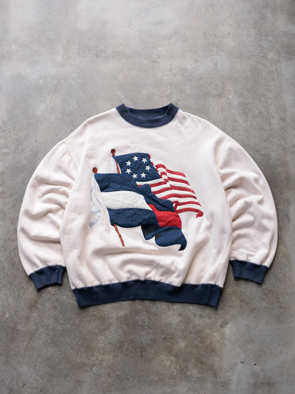 Vintage 90s Beige Tommy Hilfiger Flag Sweatshirt (M)