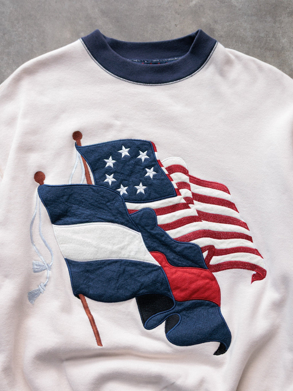 Vintage 90s Beige Tommy Hilfiger Flag Sweatshirt (M)