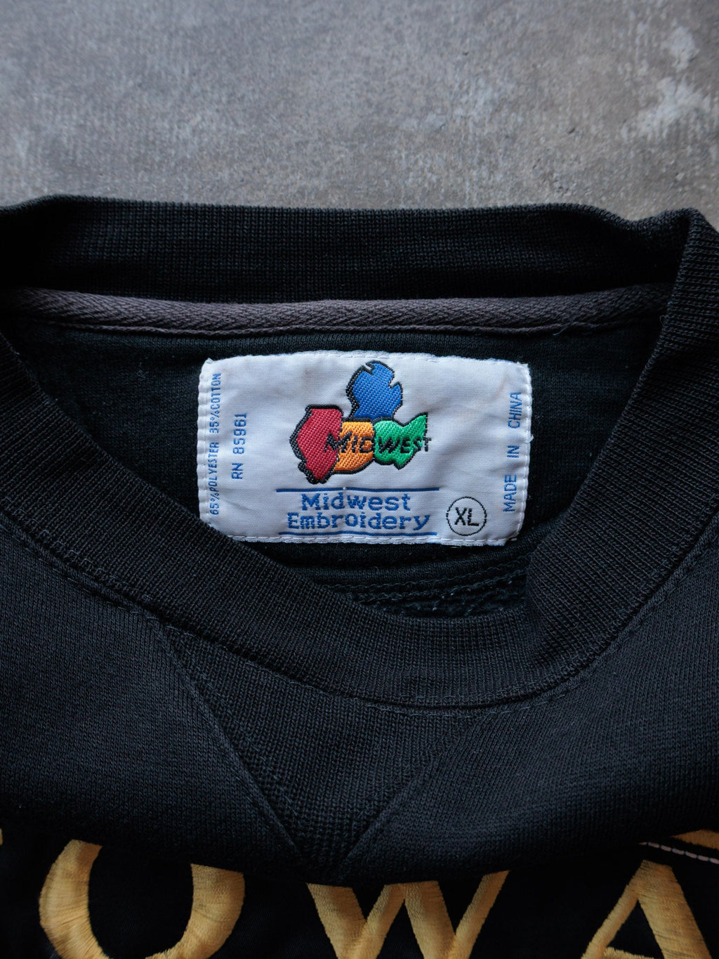 Vintage 00s Black Iowa Hawkeyes Sweatshirt (XL)