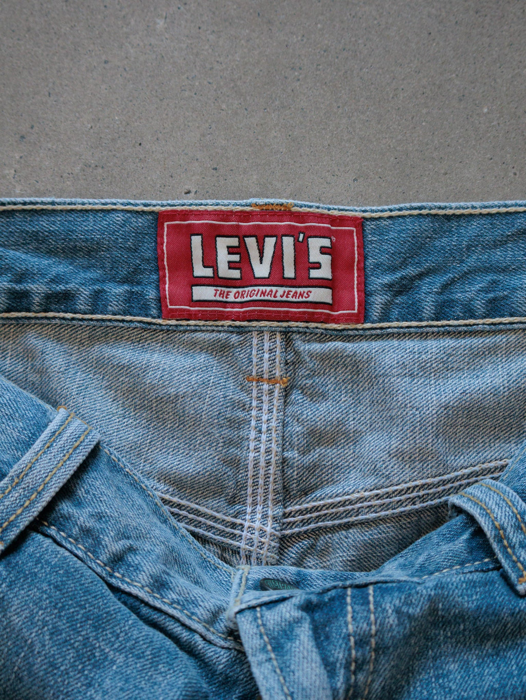 Vintage Blue Levi's Denim Carpenter Shorts (W32)