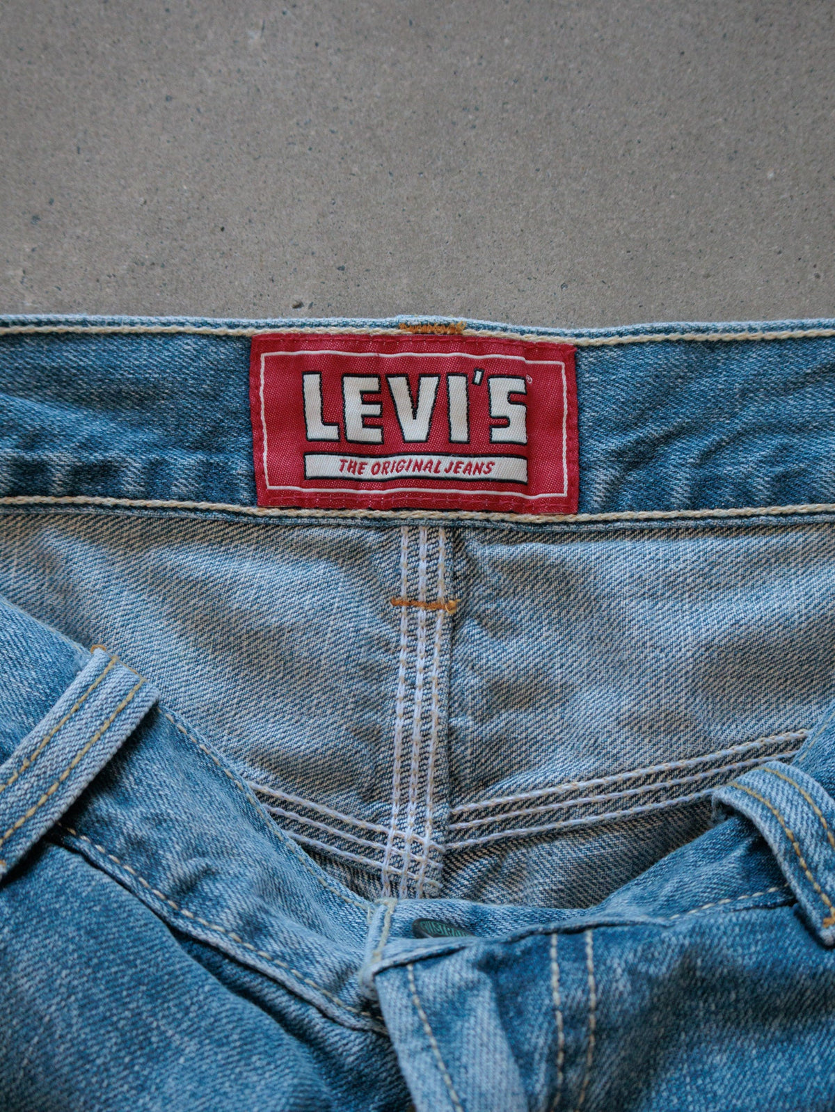 Vintage Blue Levi's Denim Carpenter Shorts (W32)
