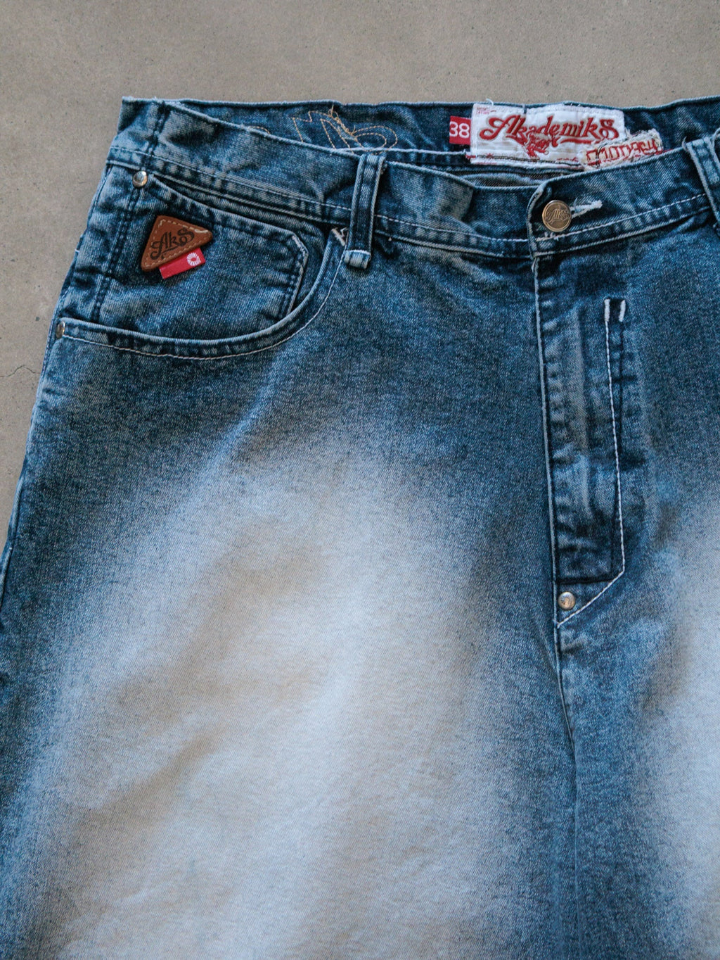 Vintage 00s Blue Akademiks Denim Shorts (W38)