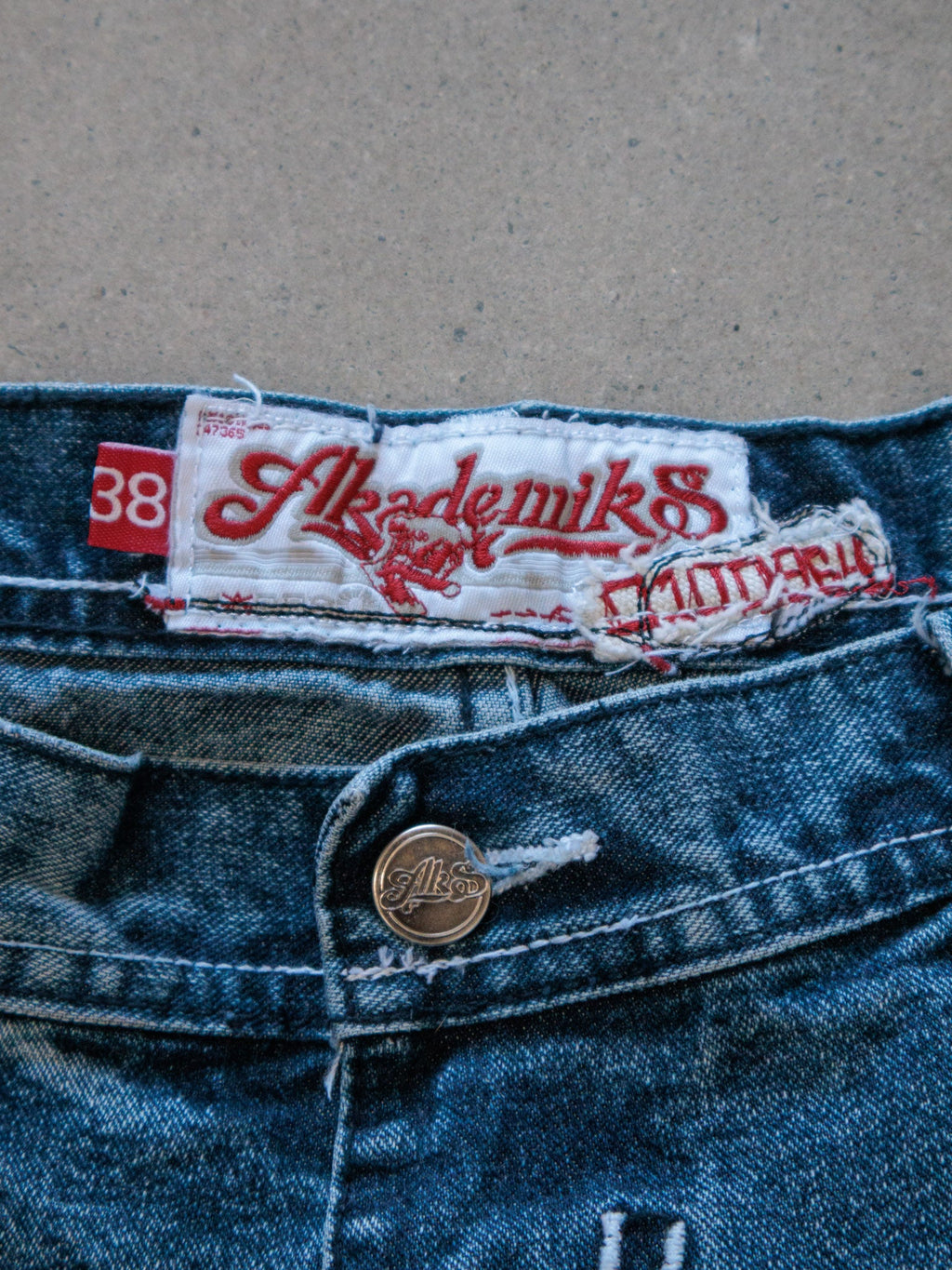 Vintage 00s Blue Akademiks Denim Shorts (W38)