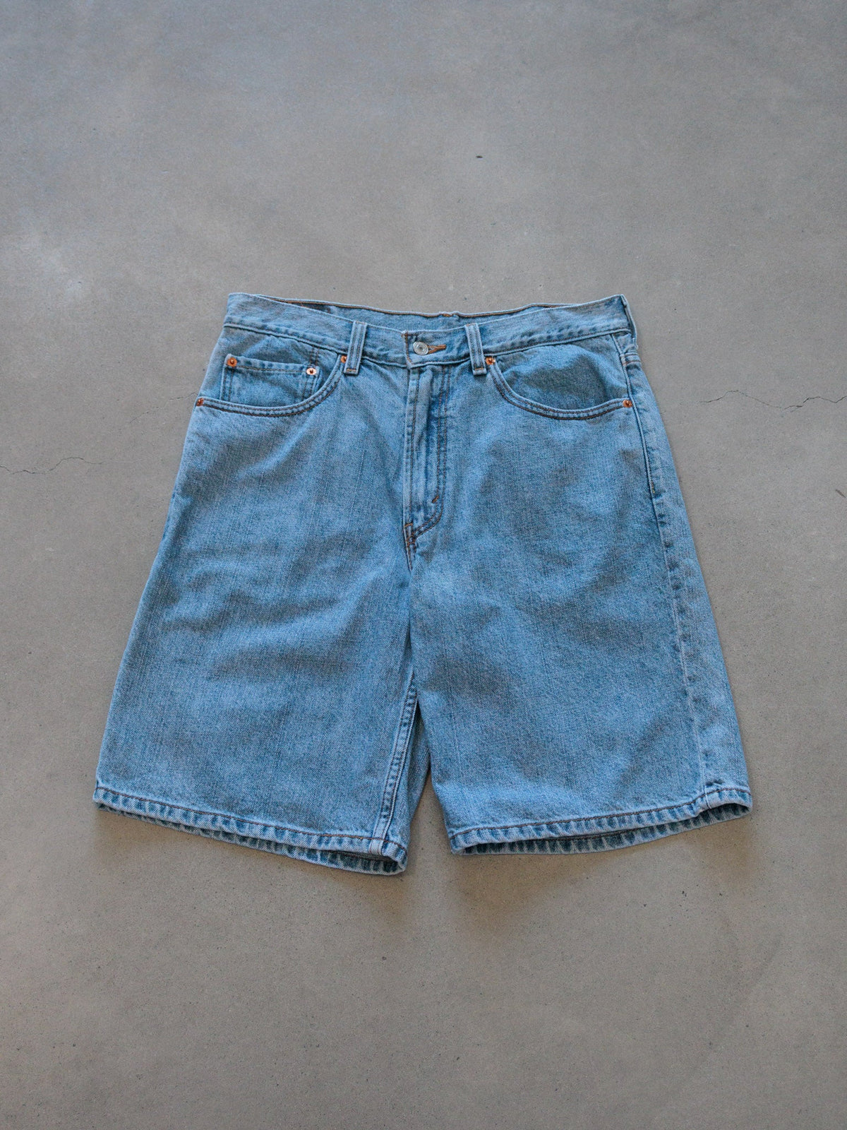Vintage Blue Levi's 550 Denim Shorts (W32)
