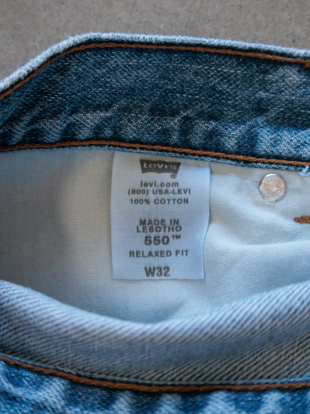Vintage Blue Levi's 550 Denim Shorts (W32)