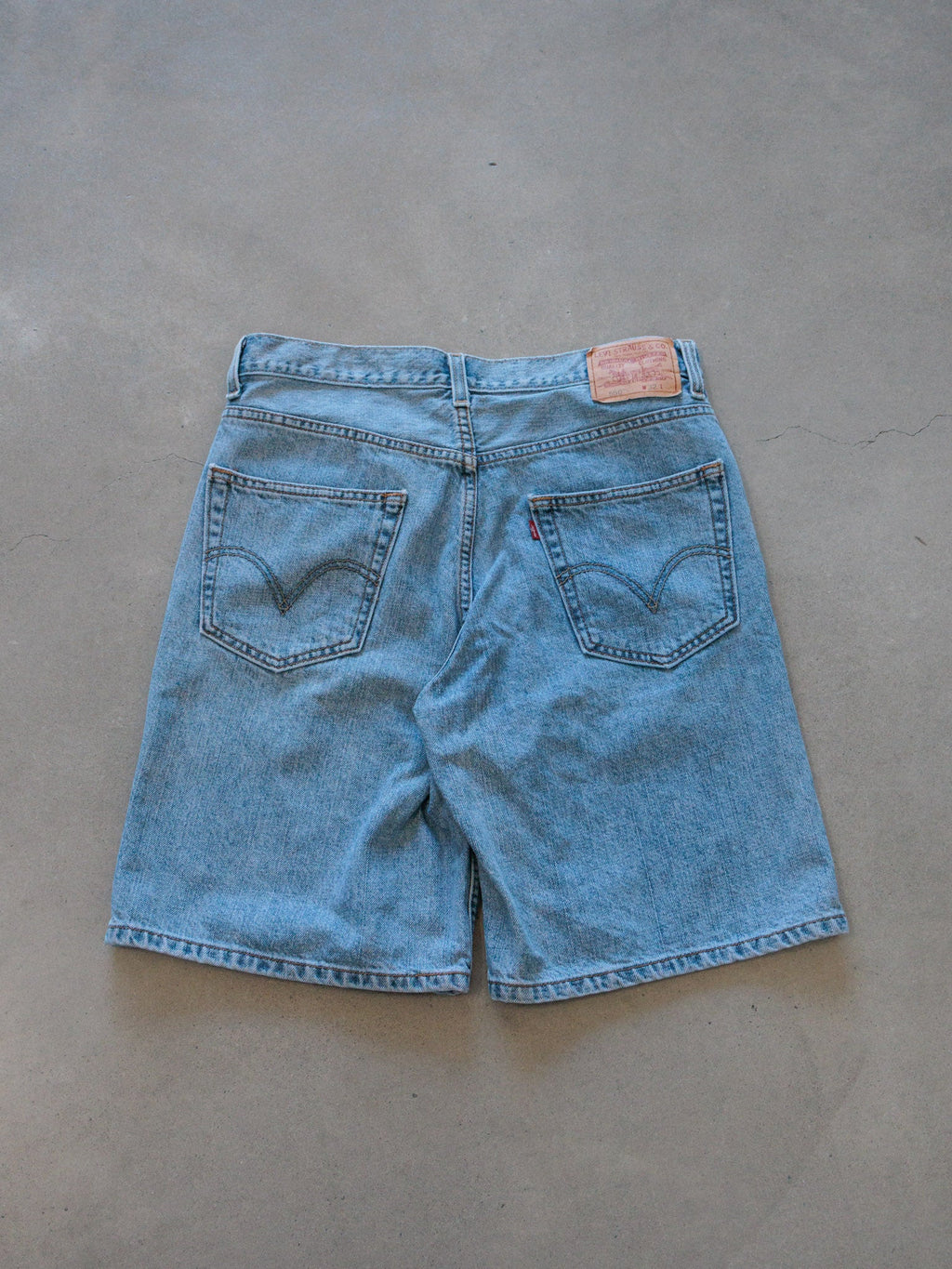 Vintage Blue Levi's 550 Denim Shorts (W32)