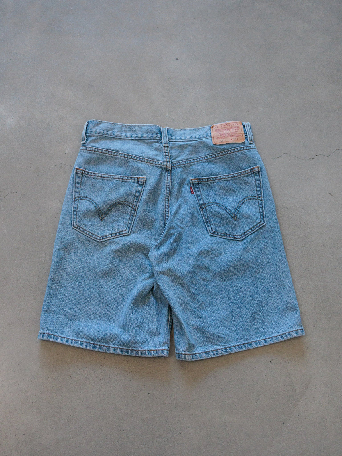 Vintage Blue Levi's 550 Denim Shorts (W32)