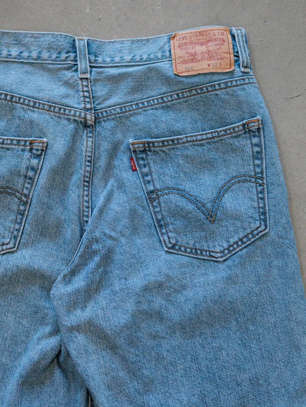 Vintage Blue Levi's 550 Denim Shorts (W32)