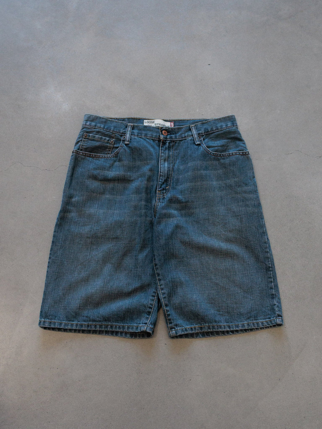 Vintage Blue Levi's 569 Denim Shorts (W34)