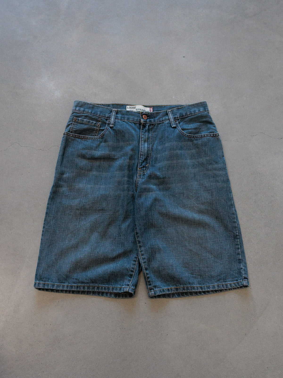 Vintage Blue Levi's 569 Denim Shorts (W34)
