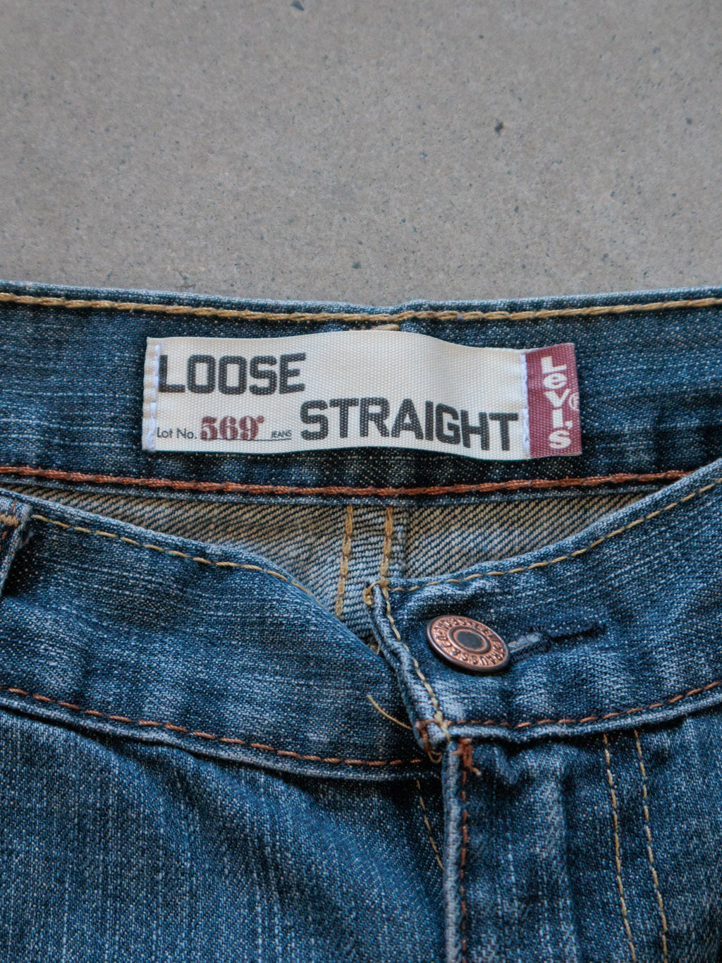 Vintage Blue Levi's 569 Denim Shorts (W34)