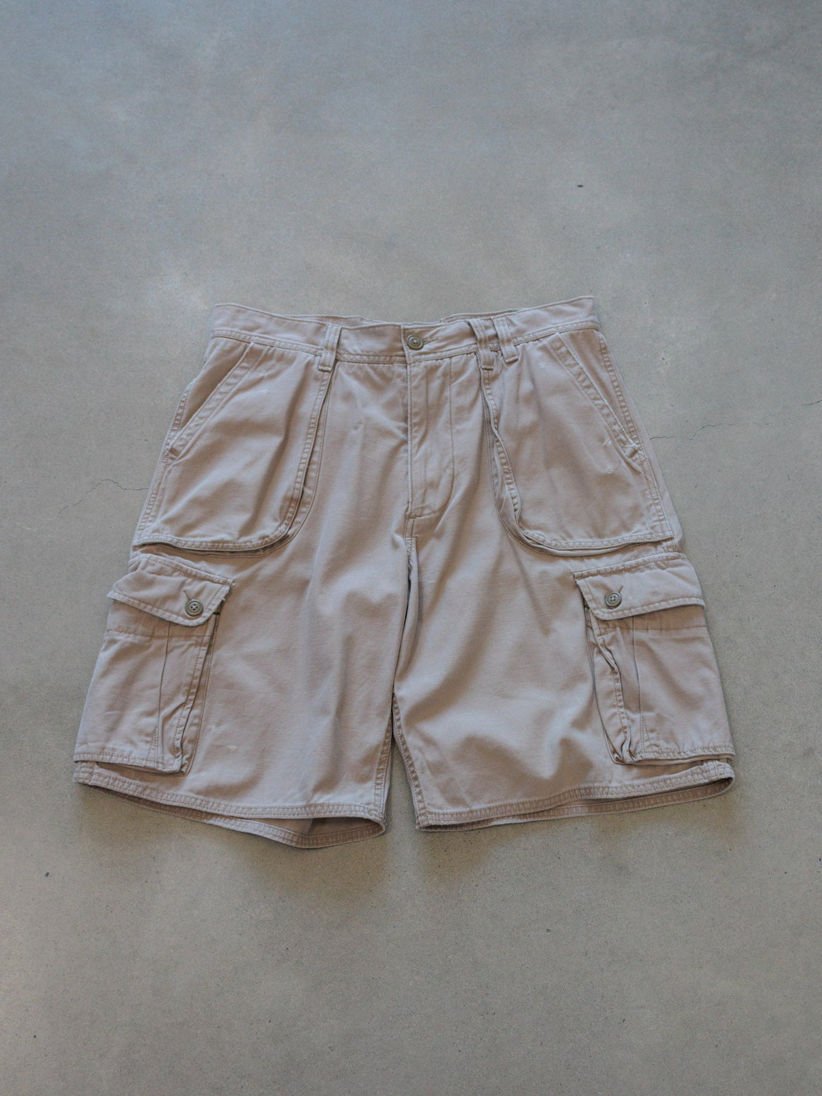 Vintage Beige Cargo Shorts (W34)