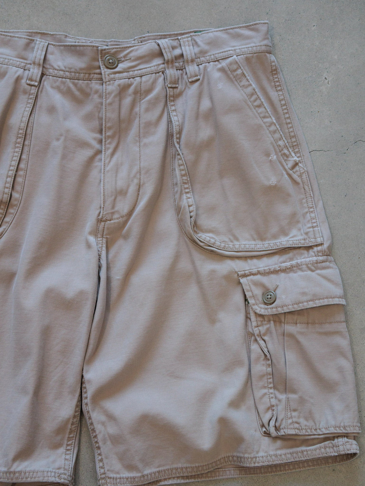 Vintage Beige Cargo Shorts (W34)