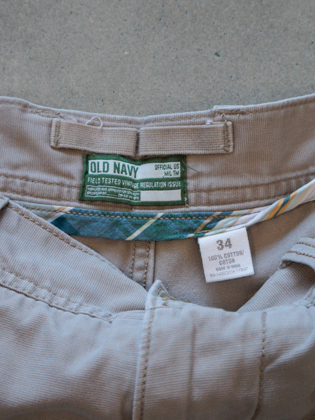 Vintage Beige Cargo Shorts (W34)