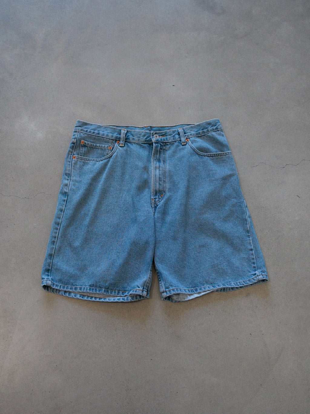 Vintage 00s Blue Levi's 550 Denim Shorts (W36)