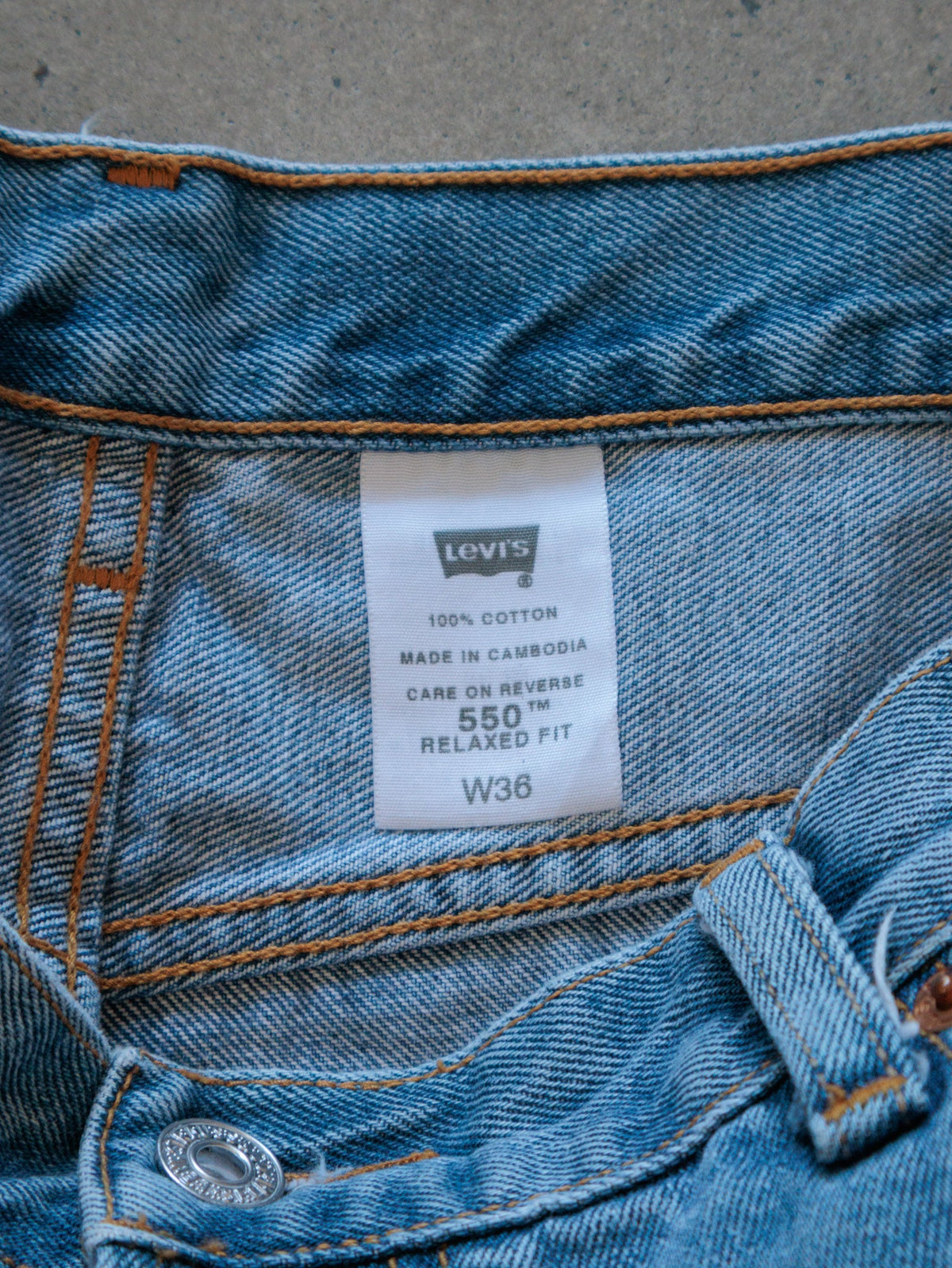 Vintage 00s Blue Levi's 550 Denim Shorts (W36)