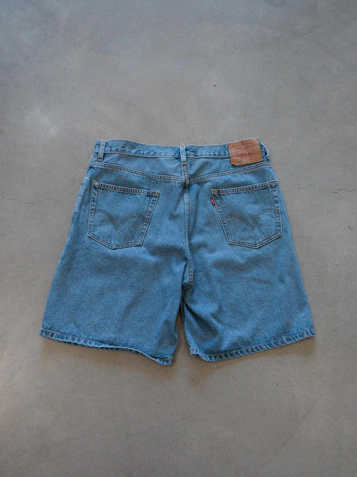 Vintage 00s Blue Levi's 550 Denim Shorts (W36)