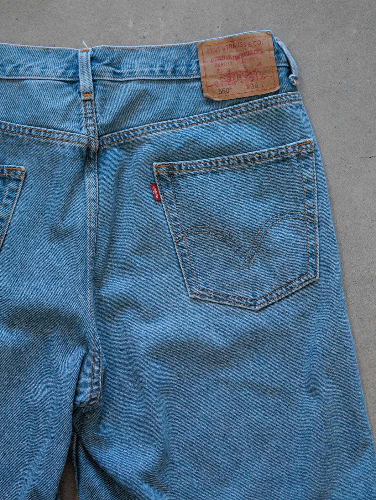 Vintage 00s Blue Levi's 550 Denim Shorts (W36)