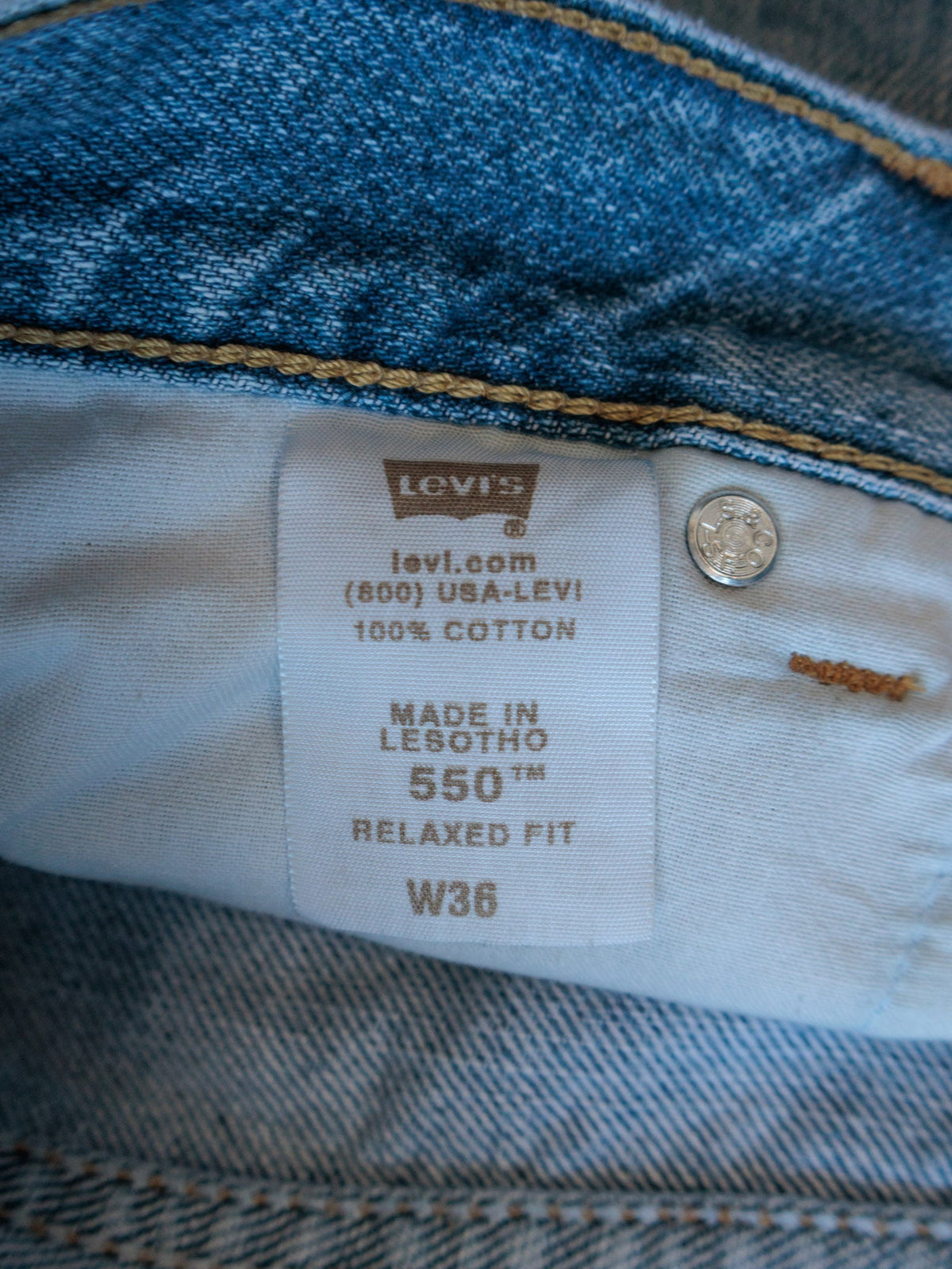 Vintage 00s Blue Levi's 550 Denim Shorts (W36)