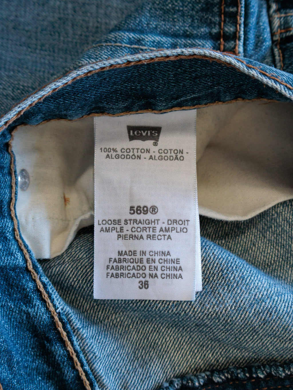 Vintage 00s Blue Levi's Denim Shorts (W36)