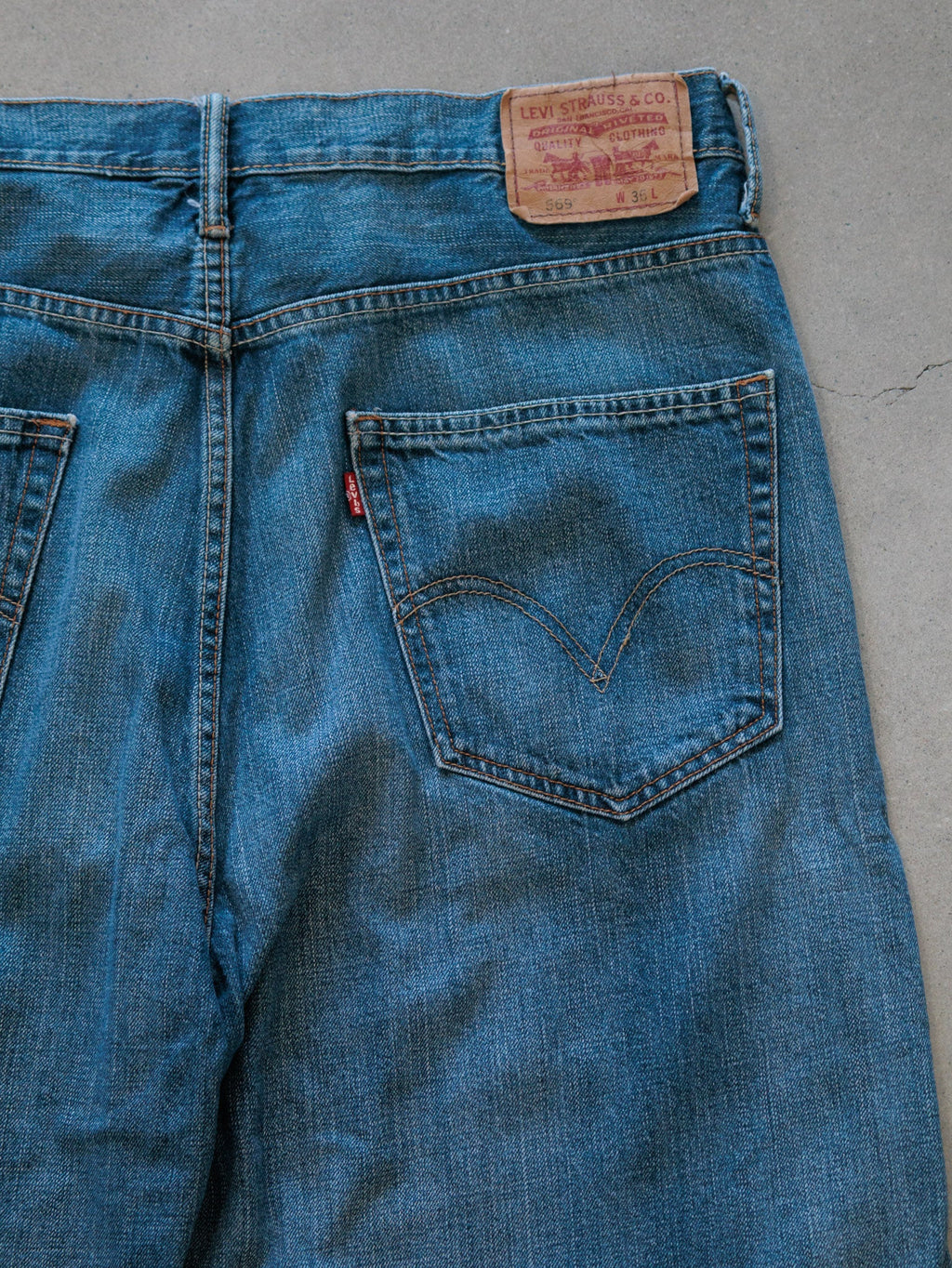 Vintage 00s Blue Levi's Denim Shorts (W36)