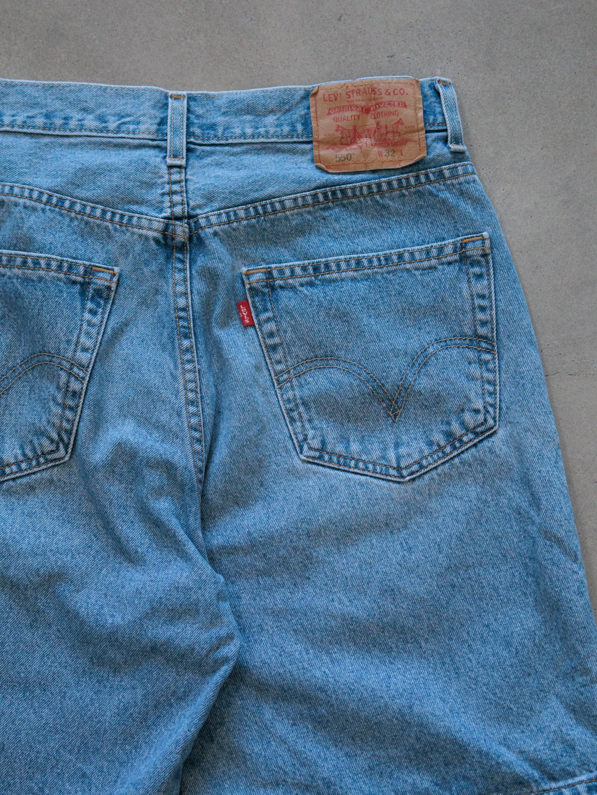 Vintage 00s Blue Levi's 550 Denim Shorts (W32)