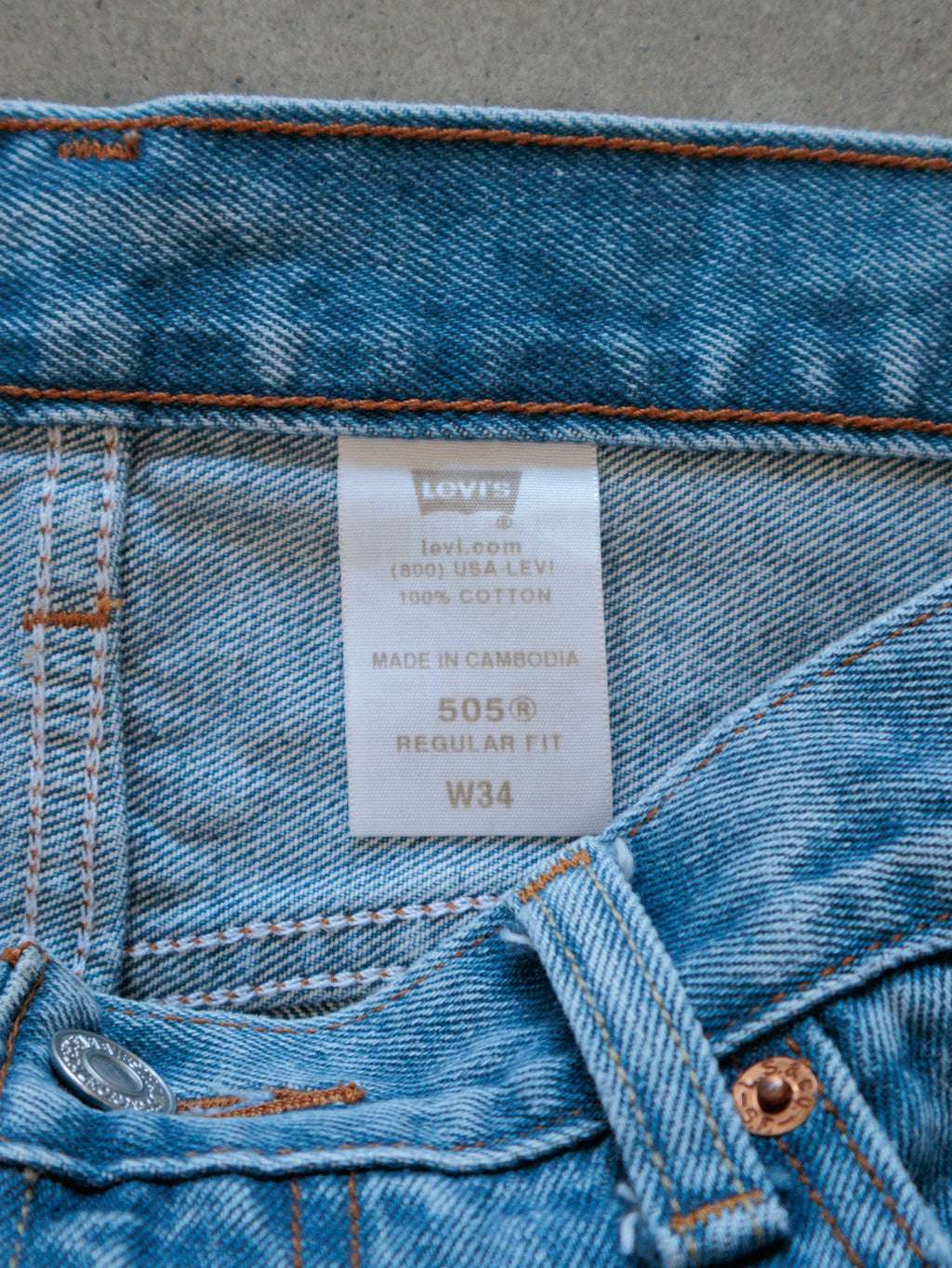 Vintage 00s Blue Levi's 505 Denim Shorts (W34)