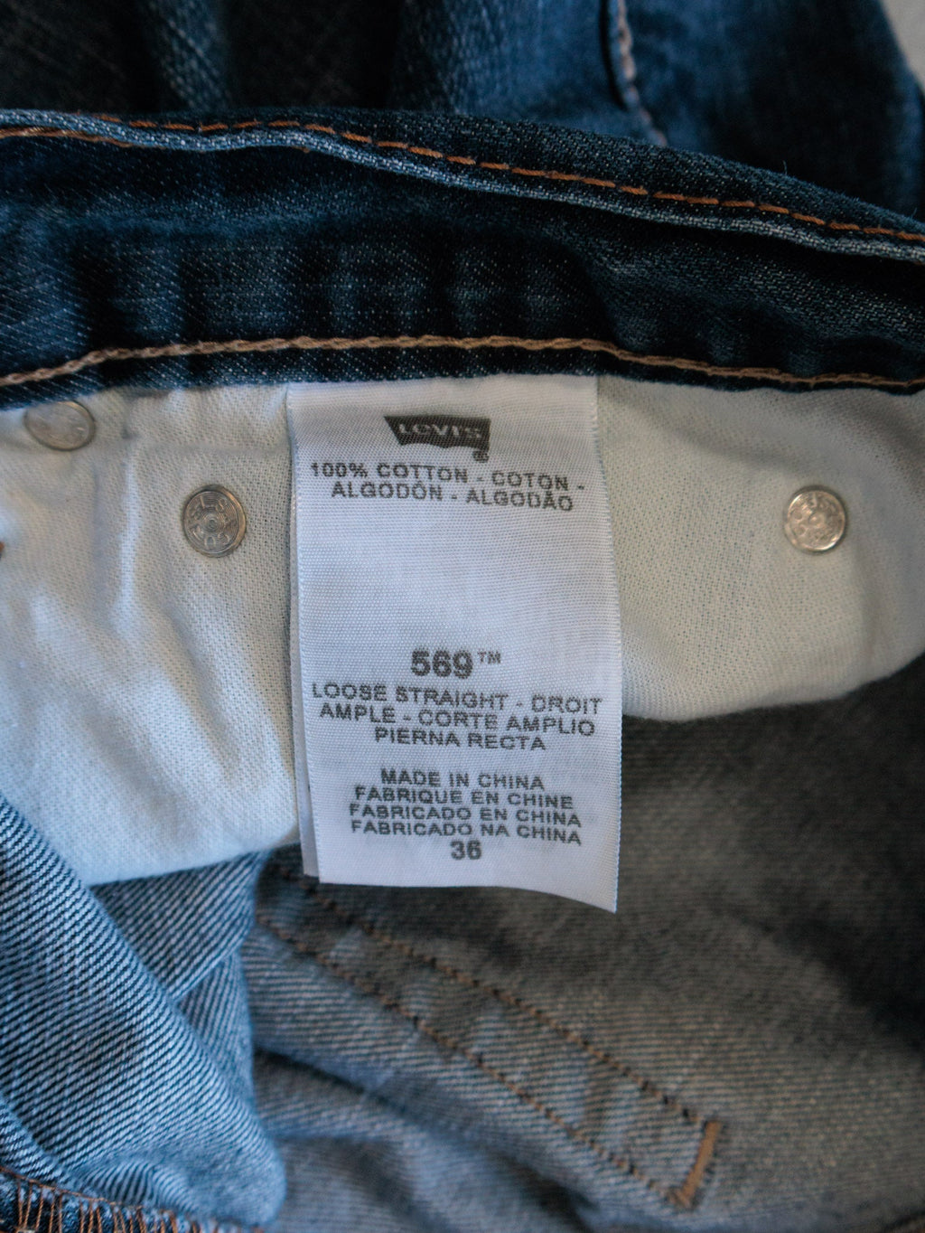 Vintage 00s Blue Levi's 569 Denim Shorts (W36)